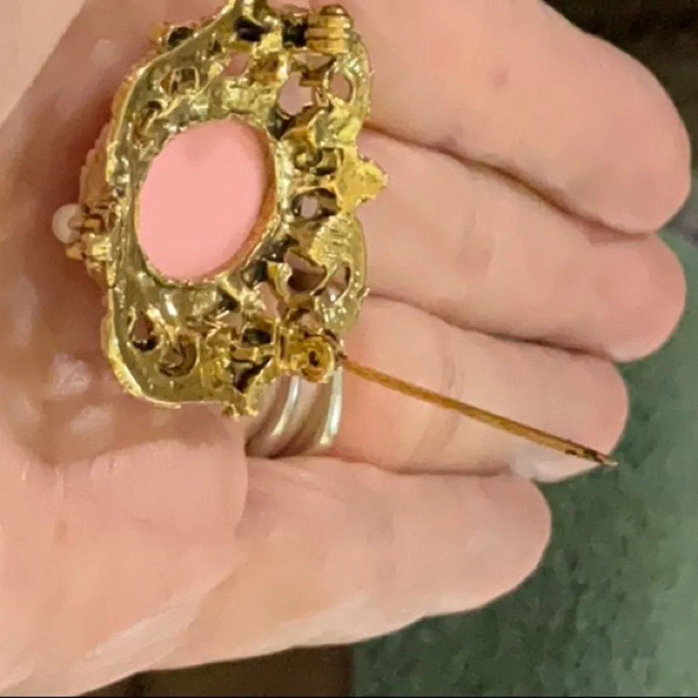 Vintage Pink Hummingbird Cameo Brooch Gold Tone Faux Pearl Ornate Frame - Picture 12 of 12